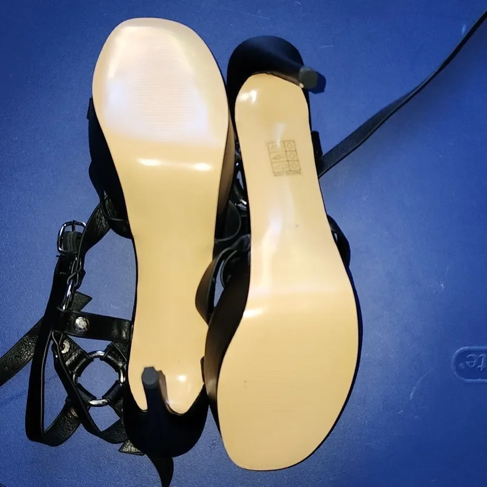 NWOT CAGE HEELS